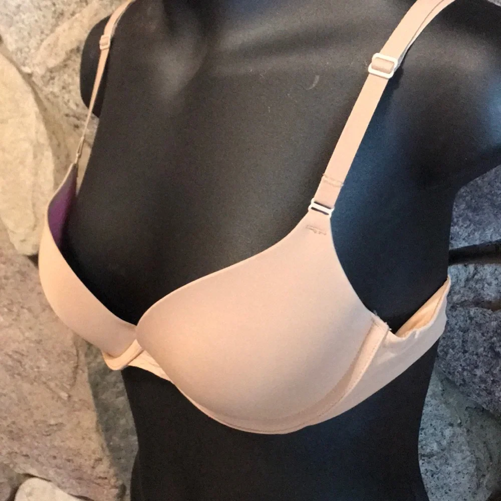 B3- Women’s PINK campus push up bra 34A